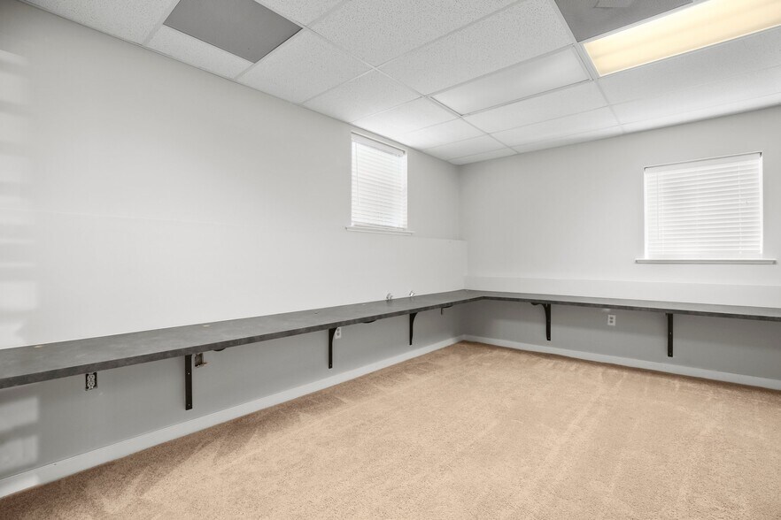 More Photos Of 10708 Ballantraye Dr, Fredericksburg Medical For Sale