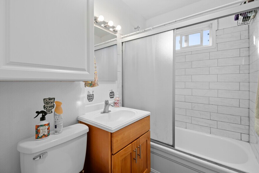 More Photos Of 12437 SW Hall Blvd, Tigard Apartments For Sale