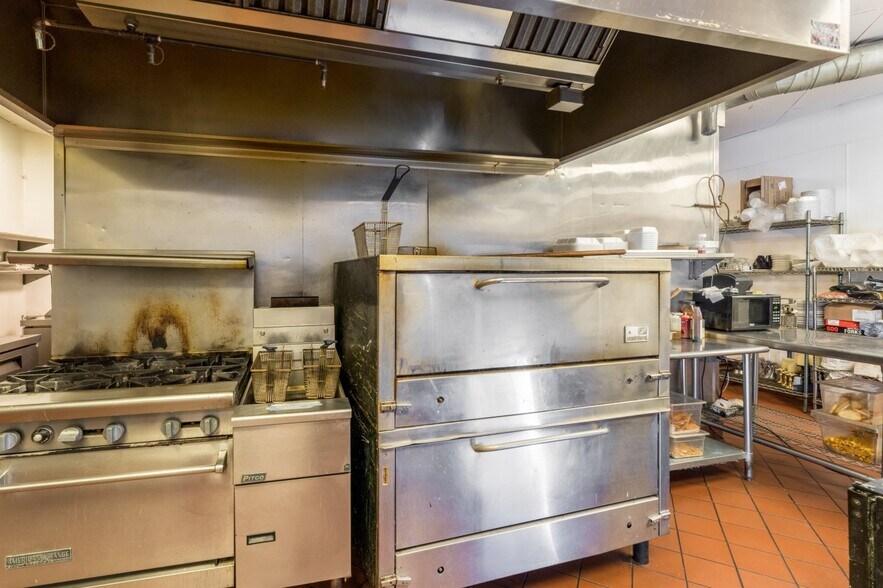 More Photos Of 858 W Lancaster Blvd, Lancaster Restaurant For Sale