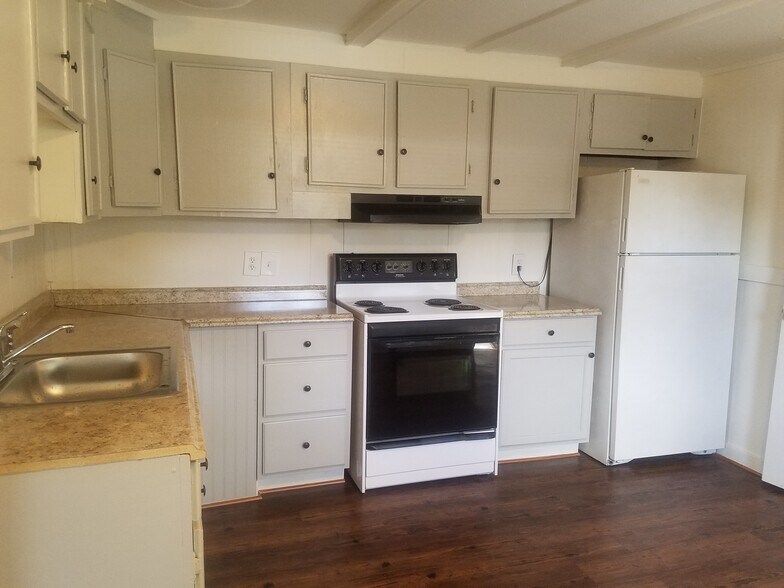 807 Edgemont Ave, Greenville, SC 29617 Manufactured Housing Mobile