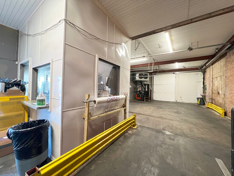 More Photos Of 376 Nash Rd, New Bedford Refrigeration Cold Storage For Lease