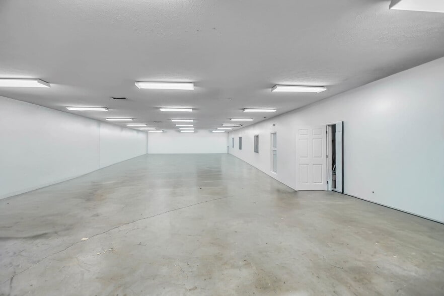 More Photos Of 5 Industrial Park Dr, Hendersonville Freestanding For Sale
