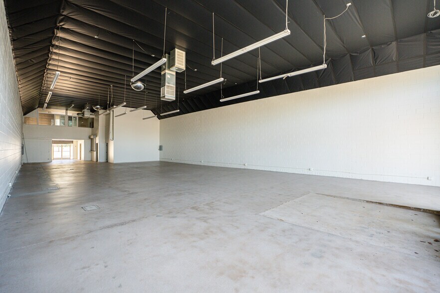 More Photos Of 4136 Eagle Rock Blvd, Los Angeles Storefront For Sale