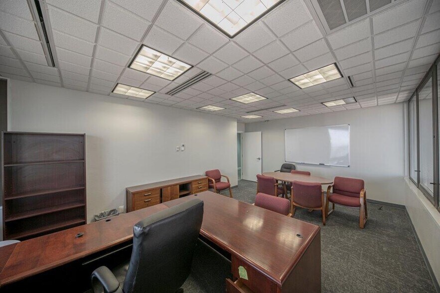 More Photos Of 125 W Missouri Ave, Midland Office For Lease