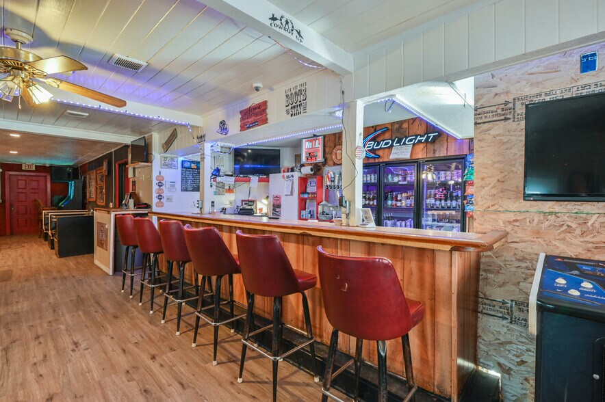 More Photos Of 2451 SE Highway 41, Morriston Bar For Sale