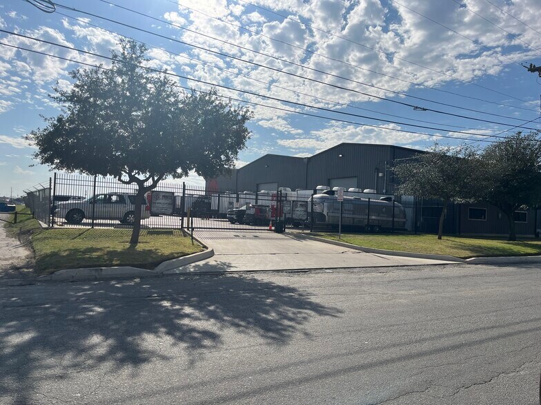 More Photos Of 2100 Mannix Dr, San Antonio Manufacturing For Sale