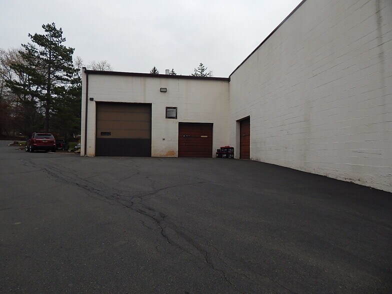 More Photos Of 153-163 Rt-303, Valley Cottage Service For Lease