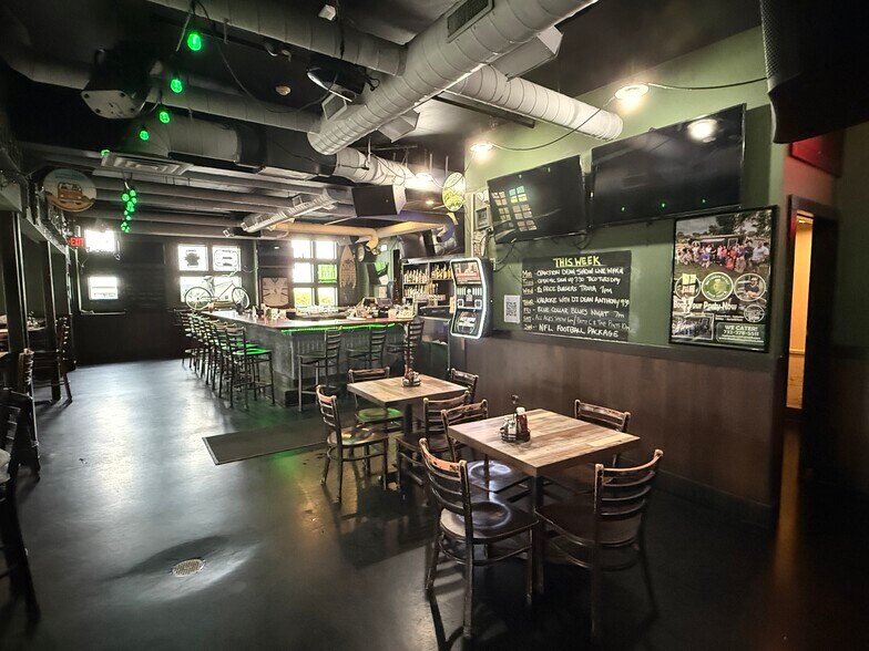 More Photos Of 23 Bay Ave, Highlands Bar For Sale