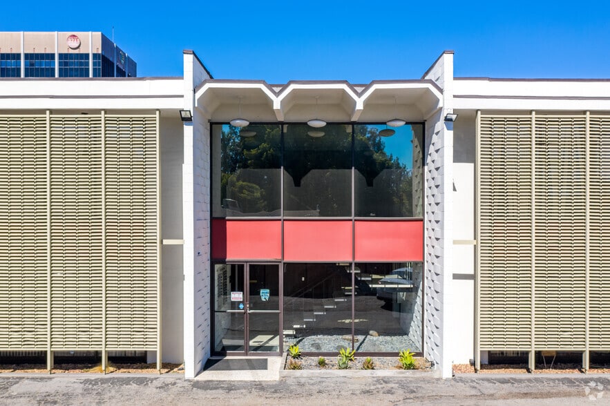 Primary Photo Of 3646 Long Beach Blvd, Long Beach Loft Creative Space For Lease