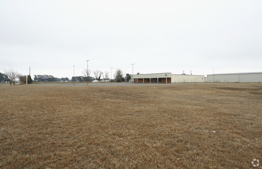 More Photos Of 620 Dr Donnie H Jones Jr Blvd, Princeton Freestanding For Lease