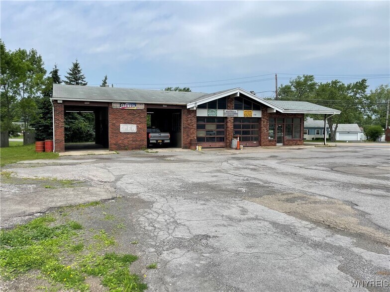 More Photos Of 3020 Southwestern Blvd, Orchard Park Auto Repair For Sale