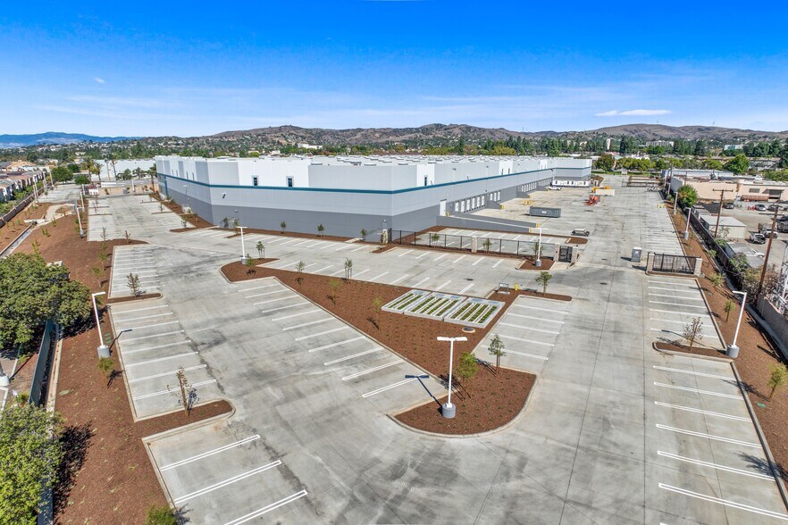 More Photos Of 12352 Whittier Blvd, Whittier Distribution For Lease