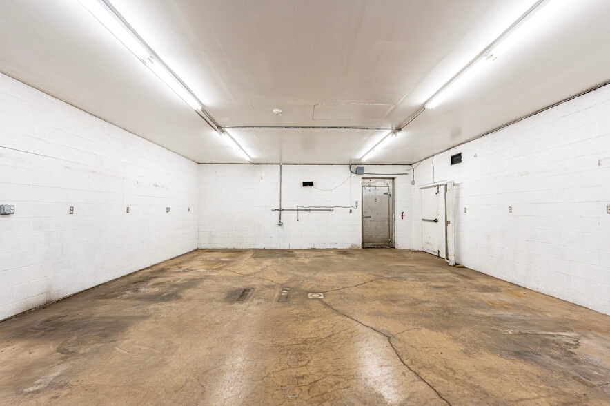 More Photos Of 305 Division St, Jeannette Distribution For Sale