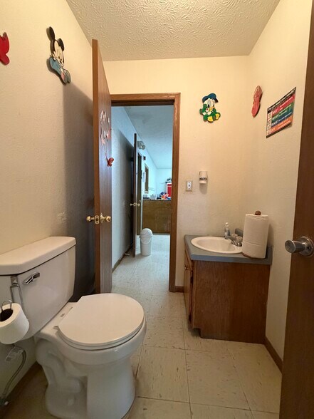 More Photos Of 106 Bosa Dr, Saint Robert Health Club For Sale