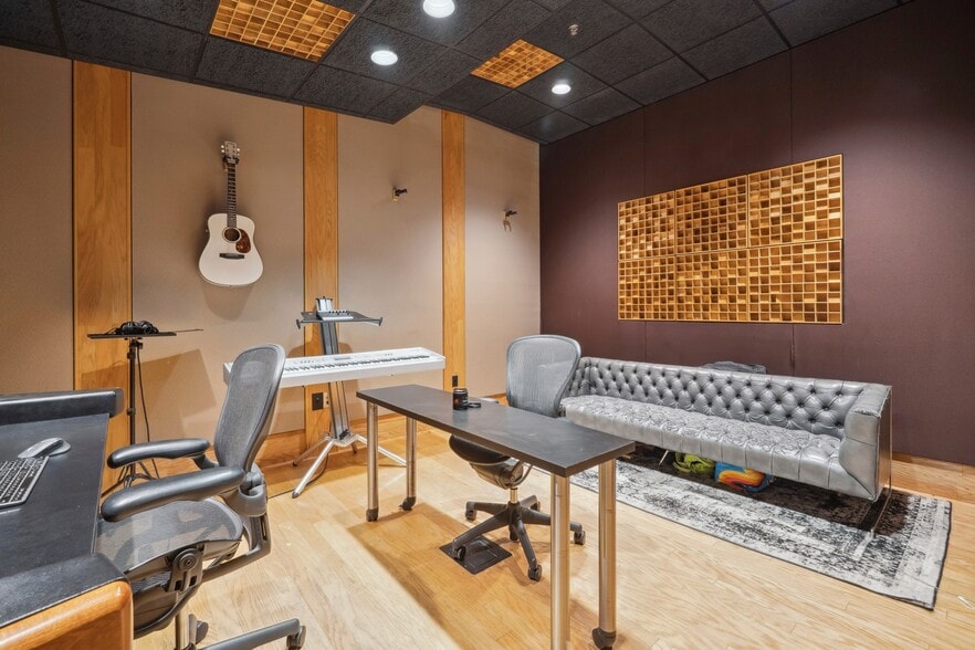 More Photos Of 3120 Latrobe Dr, Charlotte Flex For Sale