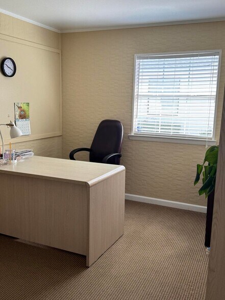 More Photos Of 725 Harbor Blvd E, Destin Medical For Sale