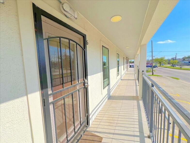 More Photos Of 7704 Irvington Blvd, Houston General Retail For Lease