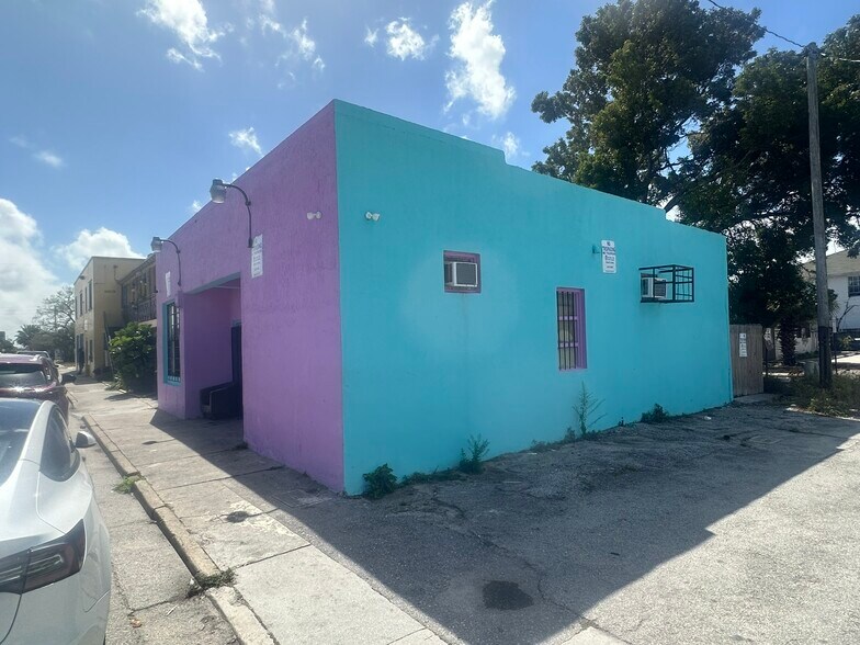 More Photos Of 1011 N Tamarind Ave, West Palm Beach Storefront For Lease