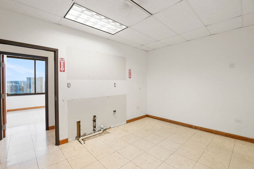 More Photos Of 416 Ponce de Leon Ave, San Juan Office For Sale