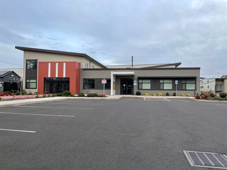 More Photos Of 1025 2nd St NW, Salem Medical For Sale