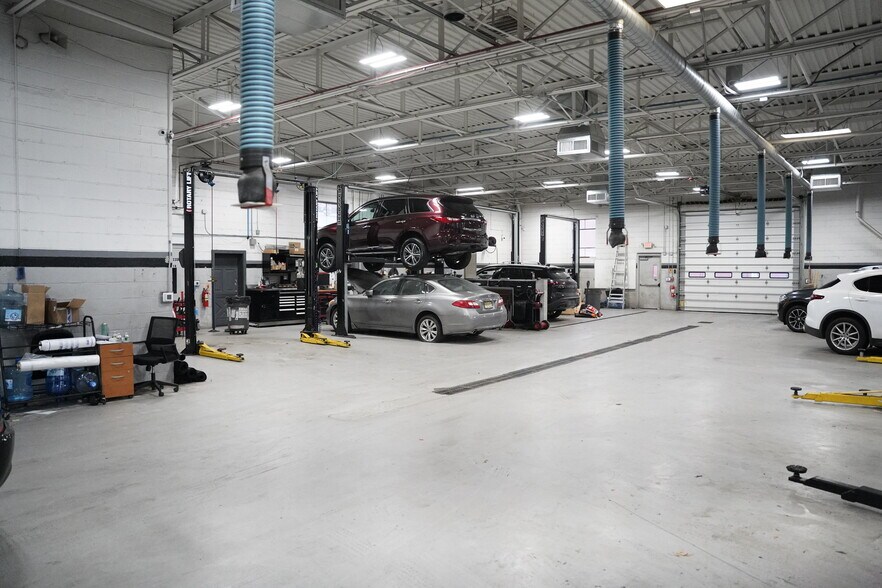 More Photos Of 60 Rockwood Pl, Englewood Auto Dealership For Lease