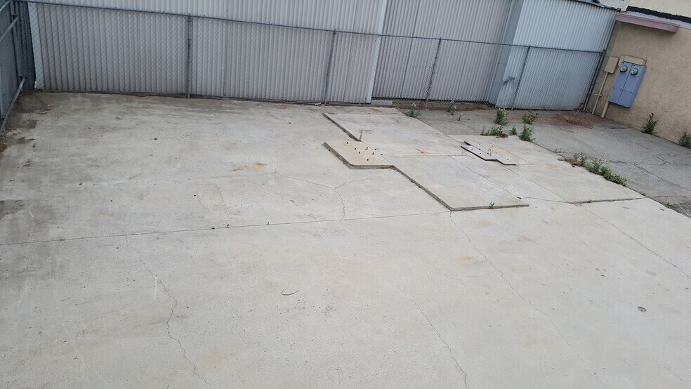 More Photos Of 208-210 E State St, Ontario Service For Sale