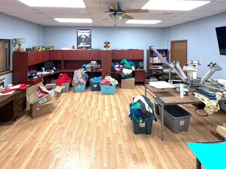 More Photos Of 209 S Country Club Rd, Anadarko Service Station For Sale