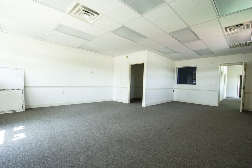 More Photos Of 1212 Abbott Rd, Buffalo Auto Dealership For Lease