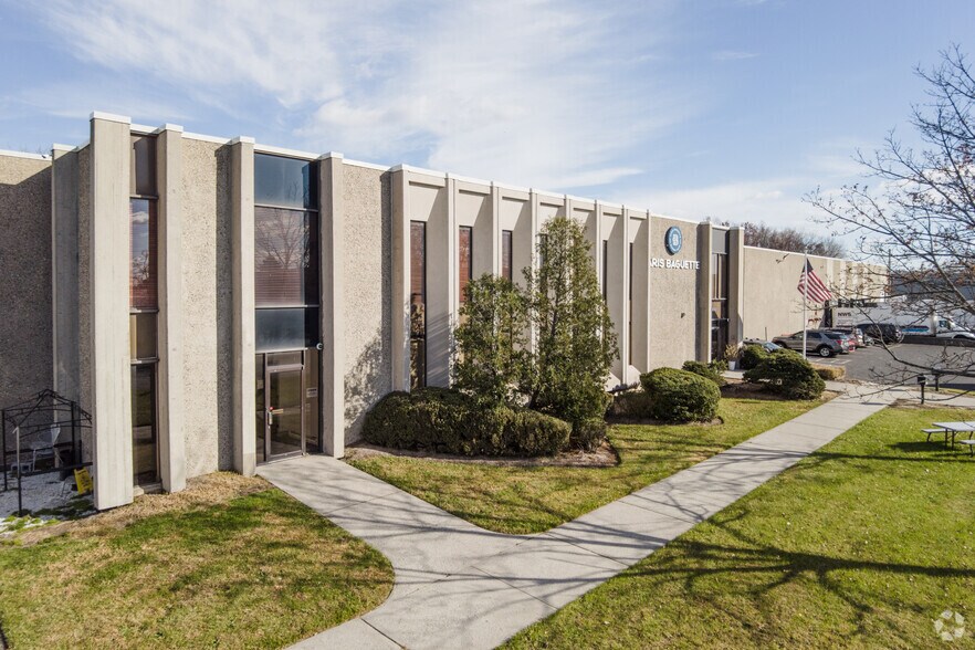 More Photos Of 137-141 W Commercial Ave, Moonachie Warehouse For Lease