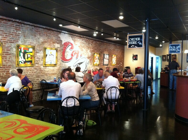 More Photos Of 615 Mena St, Mena Restaurant For Sale