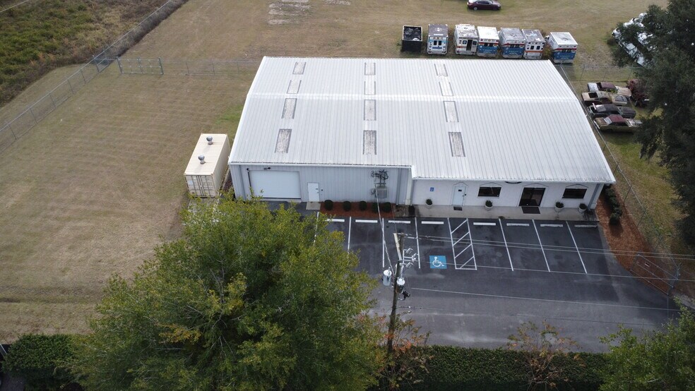 More Photos Of 1032 Commercial Dr, Brunswick Flex For Sale