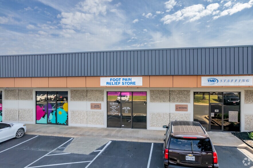 More Photos Of 7801 N Lamar Blvd, Austin Unknown For Lease