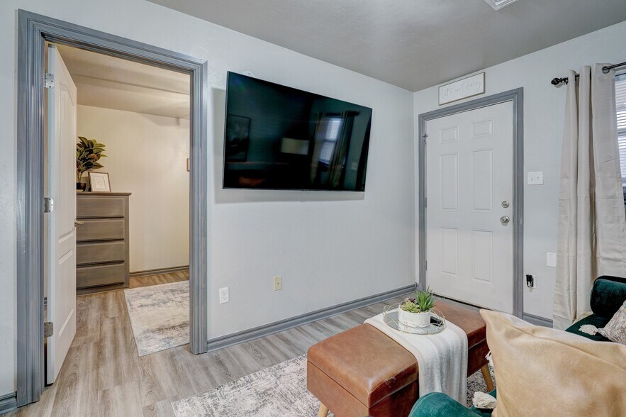 More Photos Of 1207 W Gore Blvd, Lawton Apartments For Sale