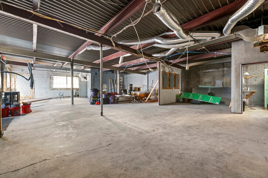 More Photos Of 3003 E Grand Blvd, Detroit Showroom For Lease