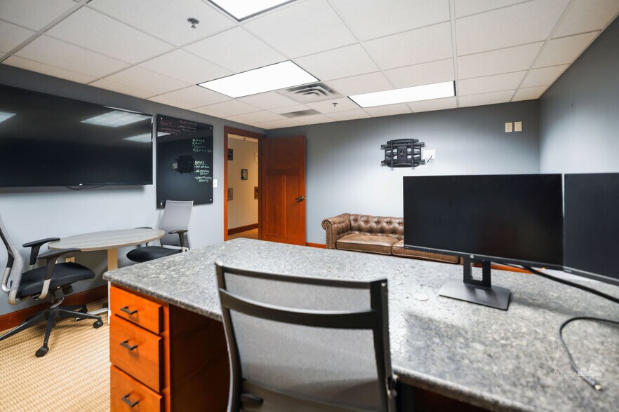 More Photos Of 2200 W Highway 13 W, Burnsville Warehouse For Lease