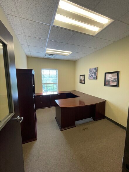 More Photos Of 430 Montbrook Ln, Knoxville Loft Creative Space For Sale