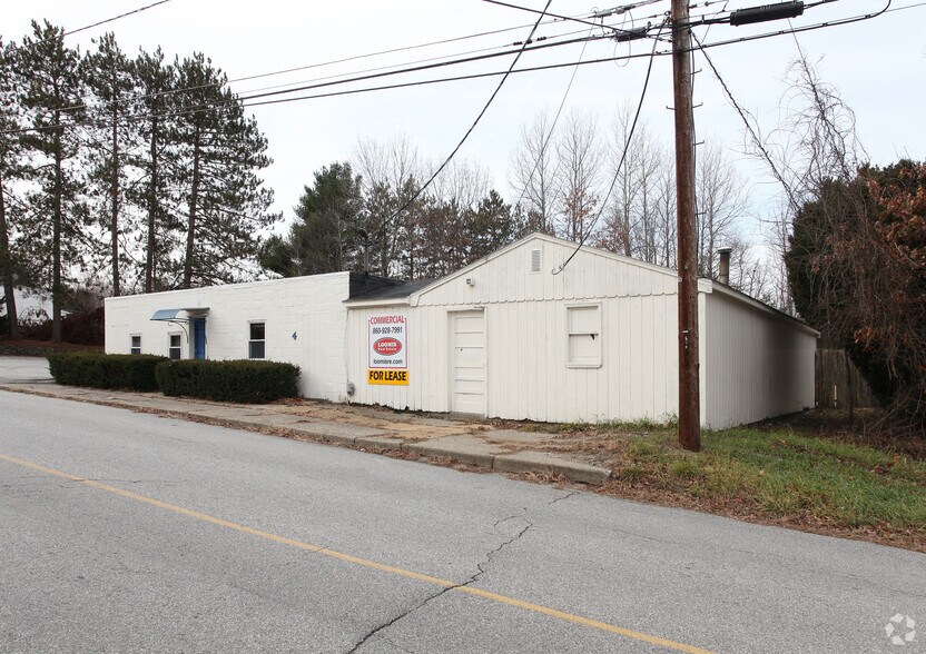 More Photos Of 4 Watson Rd, Quinebaug Flex For Sale