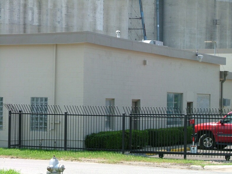 More Photos Of 2001 Saint Louis Ave, Fort Worth Warehouse For Sale