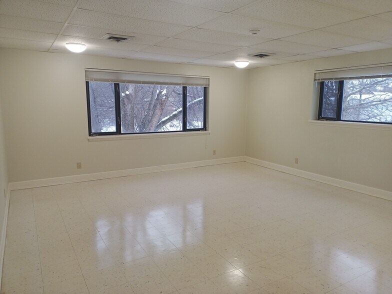 More Photos Of 511-513 N Cayuga St, Ithaca Flex For Sale