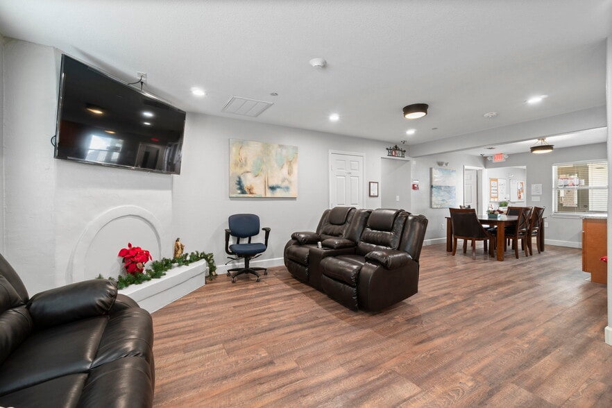 More Photos Of 1930 River Falls Dr, Kingwood Assisted Living For Sale