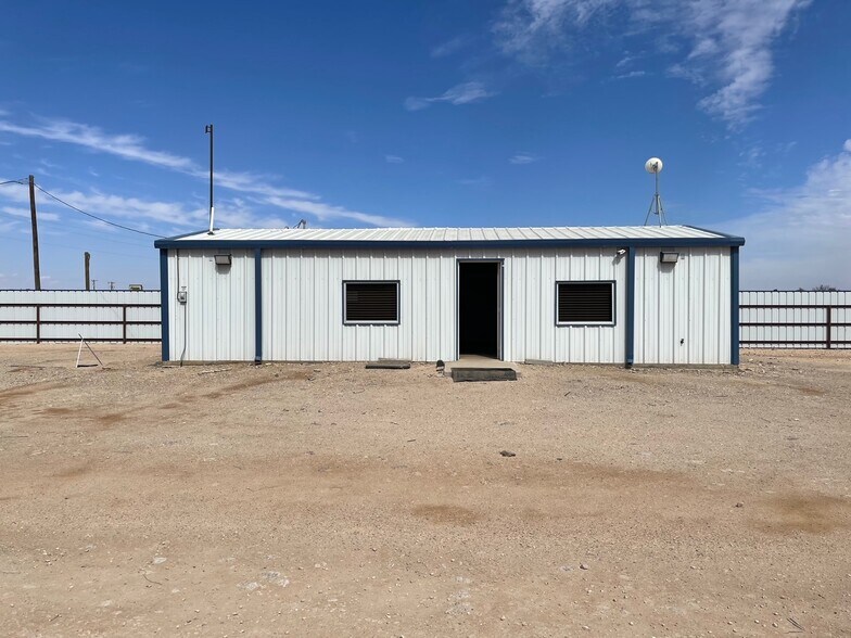 More Photos Of 2800 E I-20 Service, Midland Warehouse For Lease