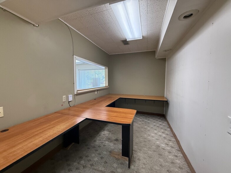 More Photos Of 1210-1228 Towanda Ave, Bloomington Unknown For Lease