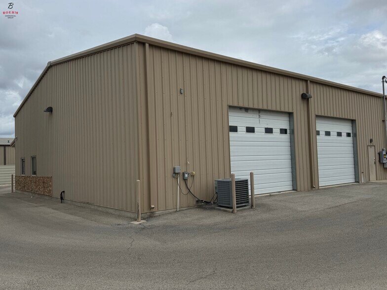 More Photos Of 4811 Quarry Run, San Antonio Light Distribution For Lease