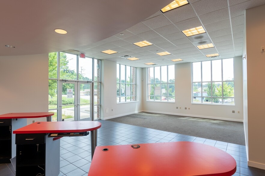 More Photos Of 3921 Western Blvd, Raleigh Auto Repair For Sale