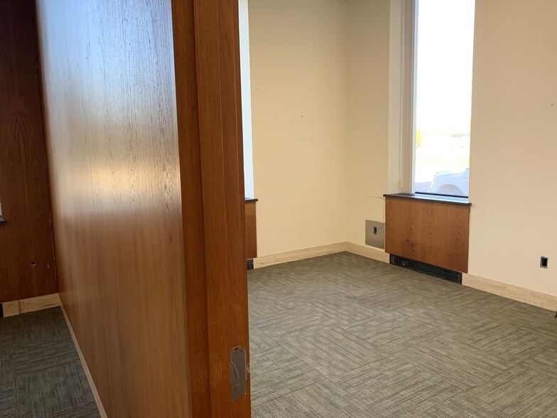 More Photos Of 4 Plaza Way, Fairhaven Bank For Lease