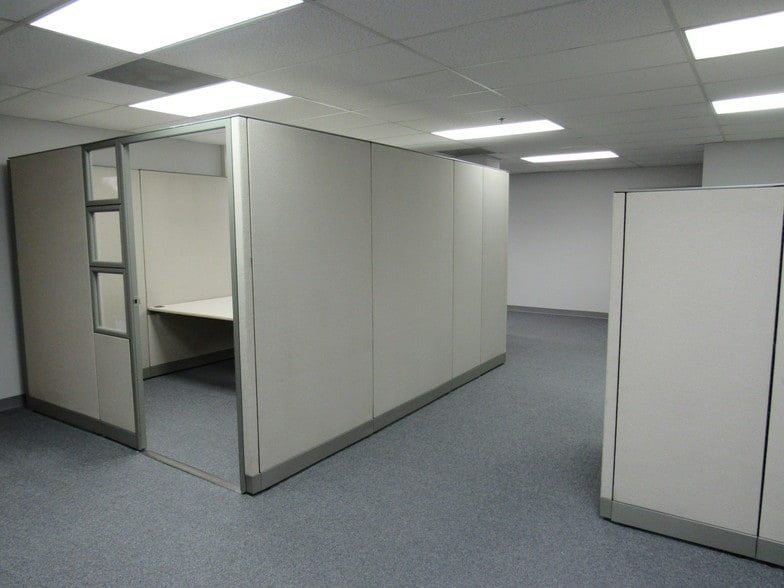 More Photos Of 2903 Wall Triana Hwy, Huntsville Flex For Lease