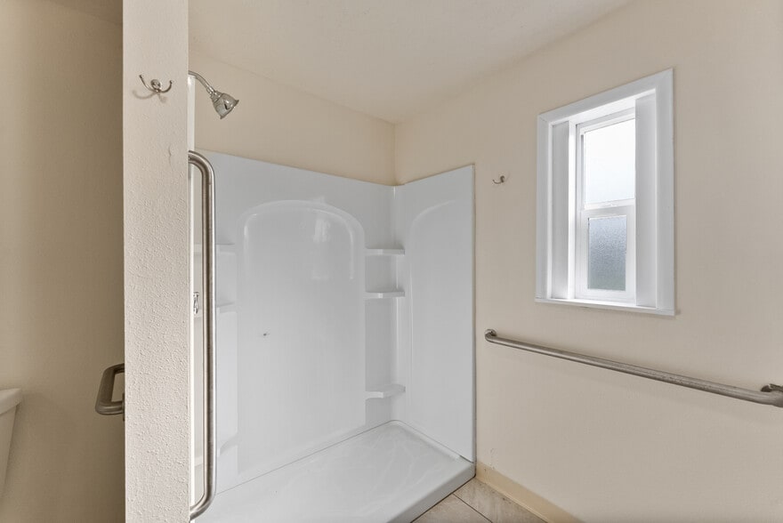 More Photos Of 132 NE Rifle Range St, Roseburg Apartments For Sale