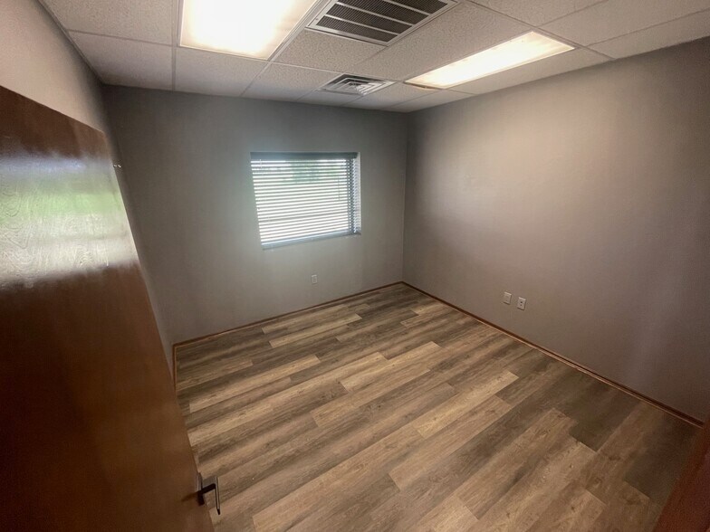 More Photos Of 4900 S Rockwell St, Oklahoma City Warehouse For Lease