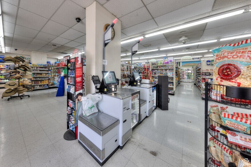More Photos Of 80 S Broadway St, Green River Supermarket For Sale