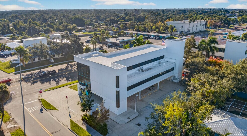More Photos Of 2426 S Tamiami Trl, Sarasota Medical For Sale